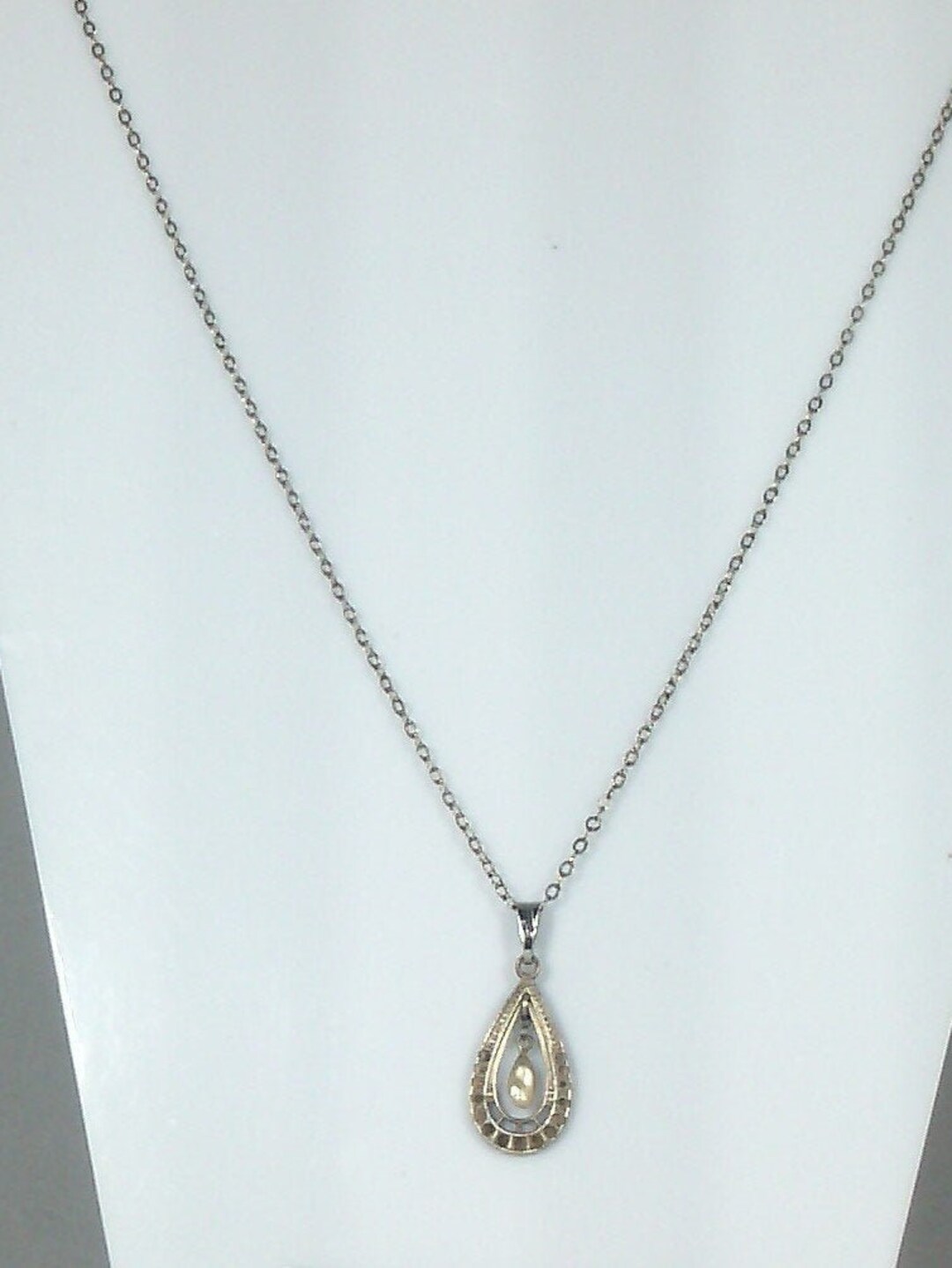 Pendentif Vintage Avec Perle En Forme De Goutte - Bijou Occasion