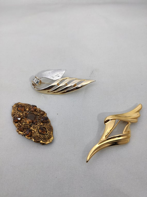 Vintage 1980s gold metal brooches - image 1