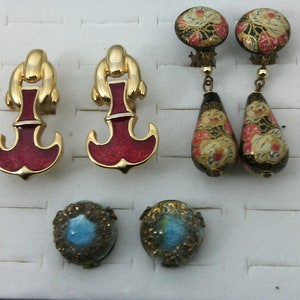 Vintage-Ohrclips aus vergoldetem Metall und Emaille