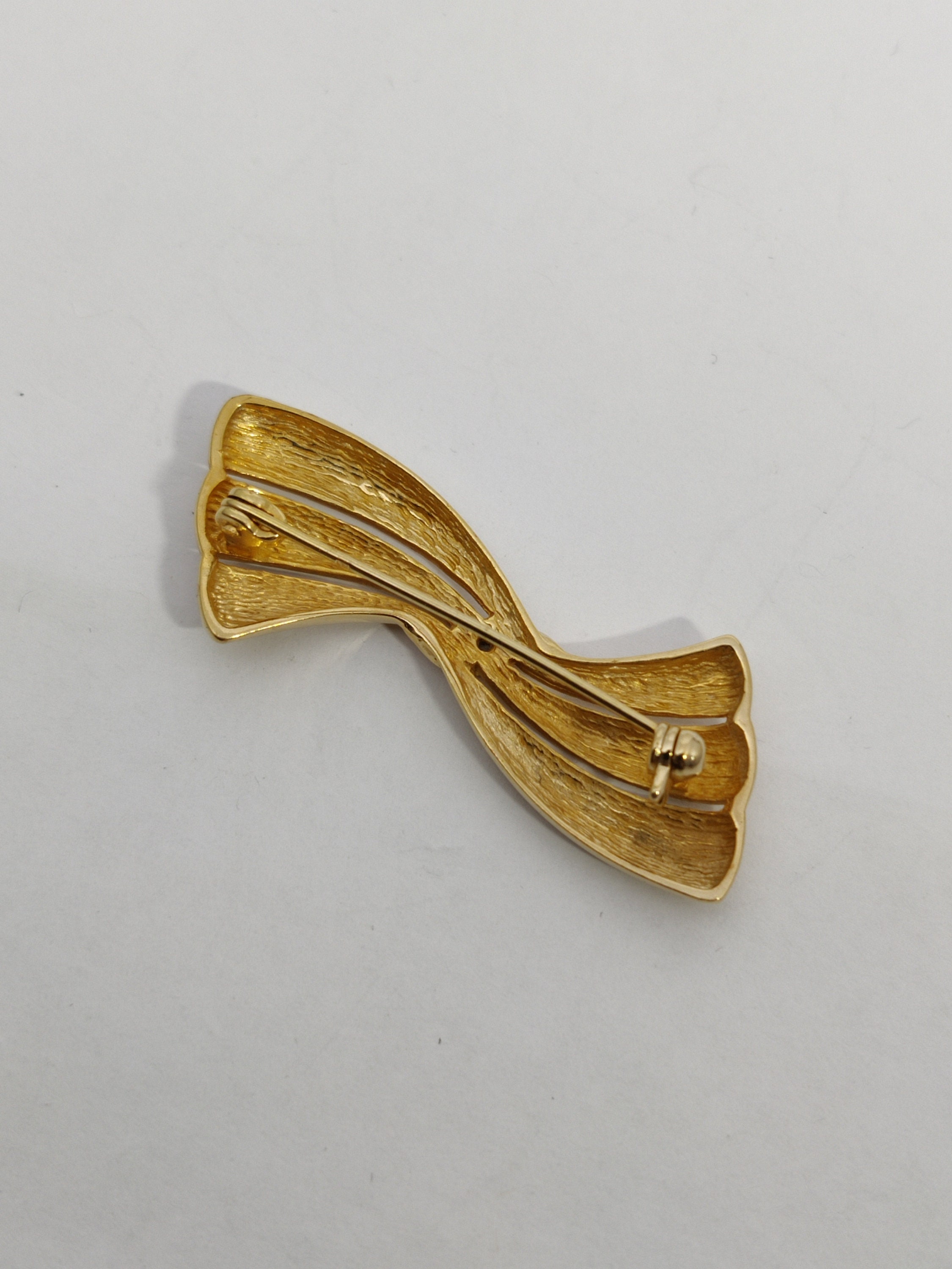 Broche Vintage Métal Et Strass - Motif Boucles Et Volutes - Occasion En Bon état