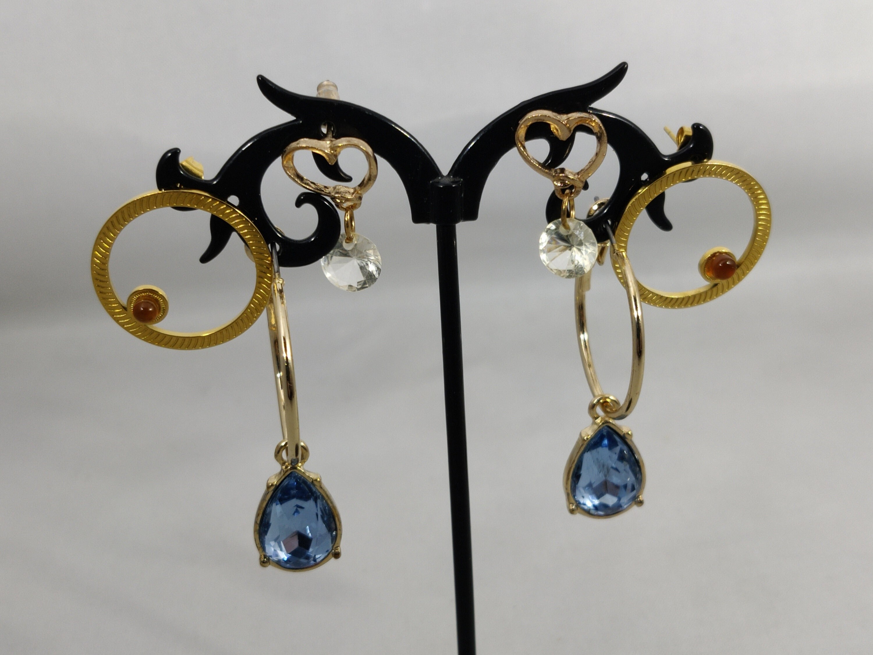 Boucle D'oreille Vintage En Métal Doré Avec Cristal - Charmant Bijou D'occasion