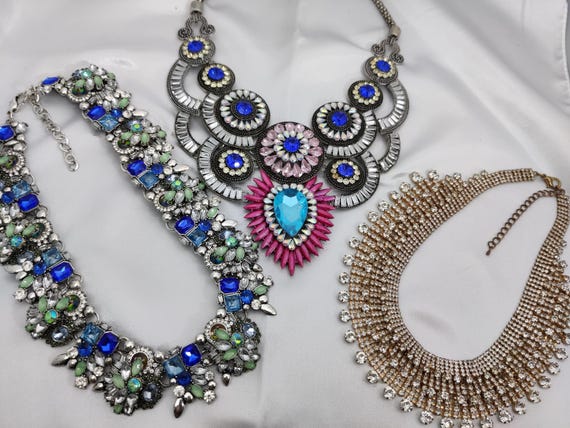 collier plastron vintage avec strass pour soirées réveillons fêtes cocktails tapis rouges