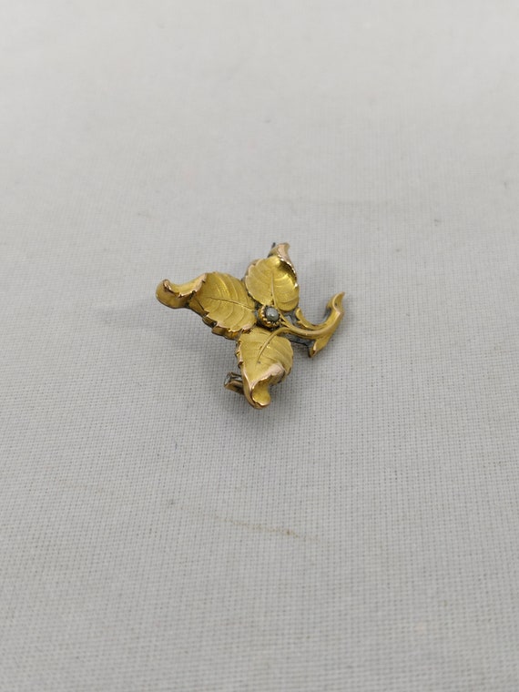 Ancienne broche Fleur Vintage en métal doré Bijou Haute Couture Signée