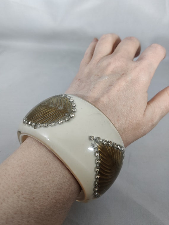 Bracelet Manchette Vintage En Lucite Et Métal Doré - Style Sculptural Transparent - Occasion Bon état