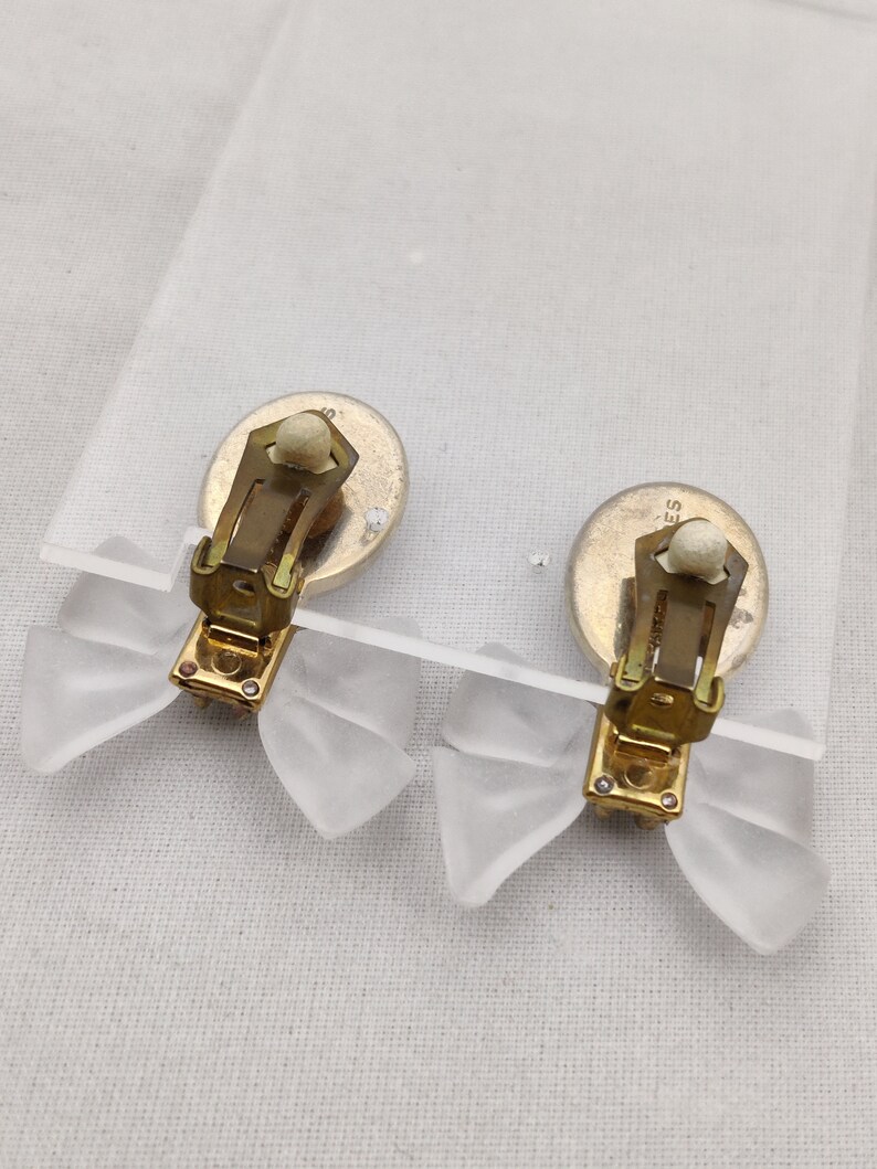 signed PARFUM GRES PARIS these vintage clip-on earrings in gold metal and satin glass image 3