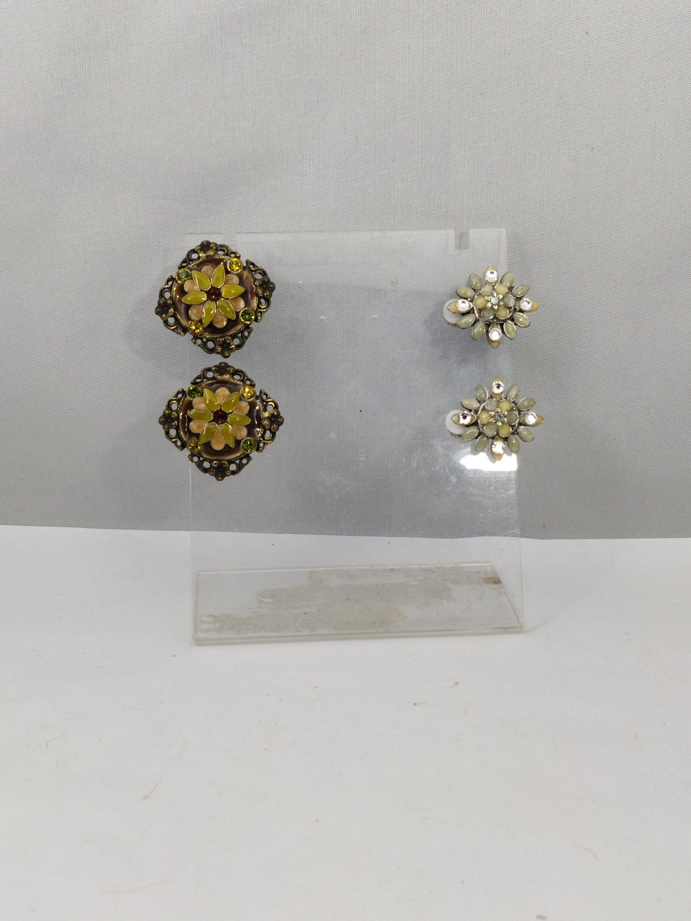 Boucles D'oreilles CHORANGE Paris - Étoile Dorée Avec Strass Vert, Référence A33