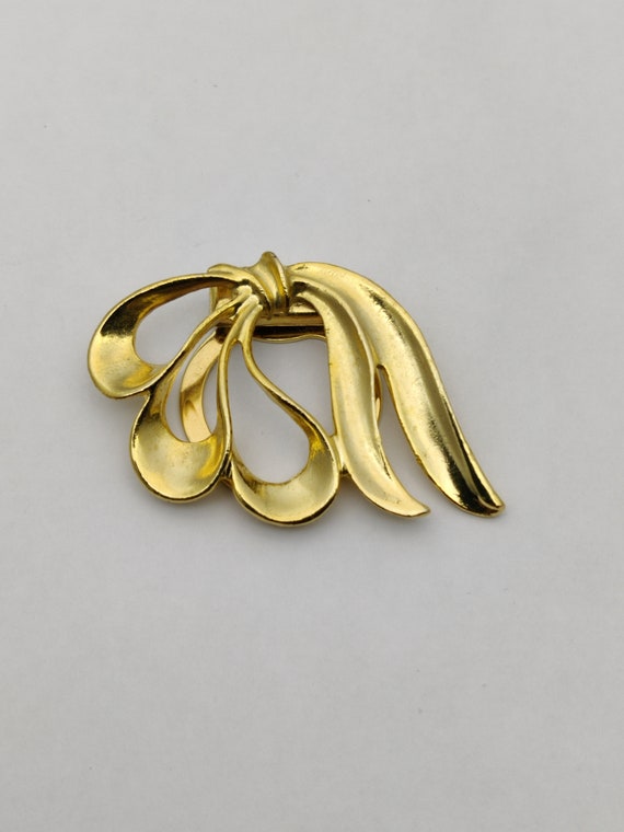 Scarf Clips or Vintage Scarf Clip in Gold Metal 