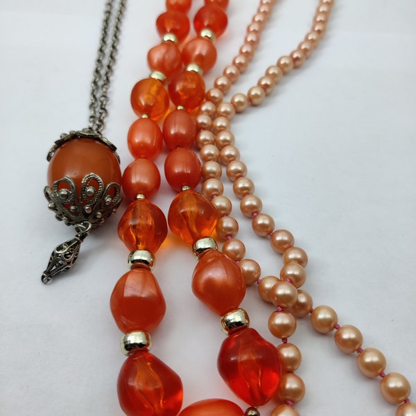 long collier sautoir vintage de couleur orange