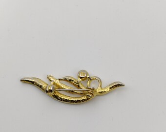 Cartier Broche vintage écureuil Ruby Pearl Métal Doré ref.1035127 - Joli Closet