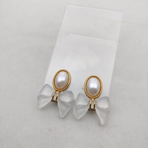 signed PARFUM GRES PARIS these vintage clip-on earrings in gold metal and satin glass image 6