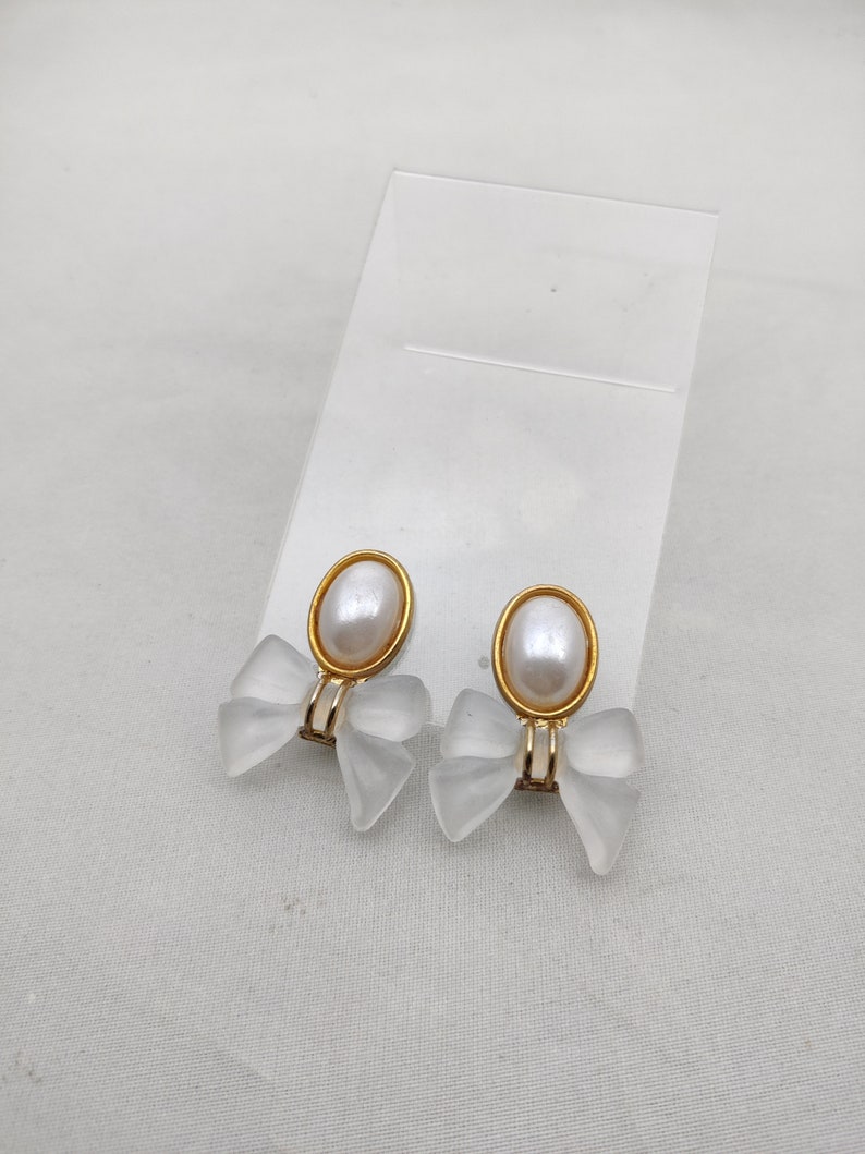 signed PARFUM GRES PARIS these vintage clip-on earrings in gold metal and satin glass image 6