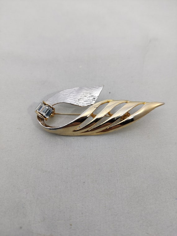 Vintage 1980s gold metal brooches - image 5
