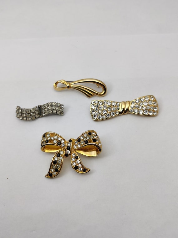 Anciennes broches avec lettres - Collection