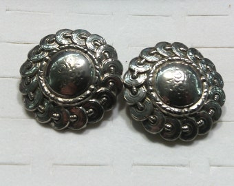 vintage-style clip-on earrings in silver-tone metal