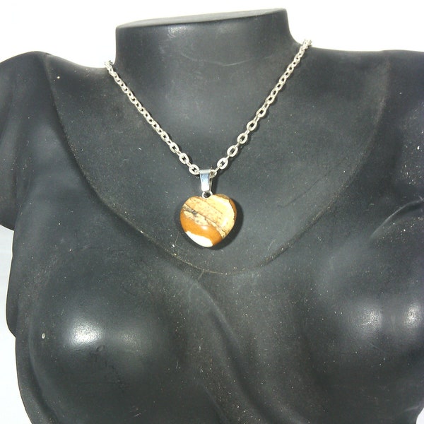 vintage necklace with heart pendant in fine semi-precious stone and silver metal chain