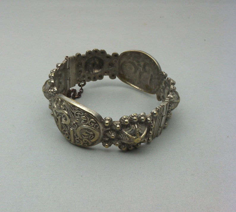 oriental bracelet articulated in vintage silver metal