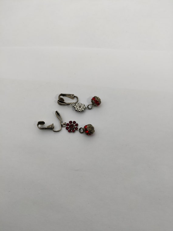 Anciennes Boucles D'oreilles Clips Métal Argenté Et Strass - Créateur - Vintage