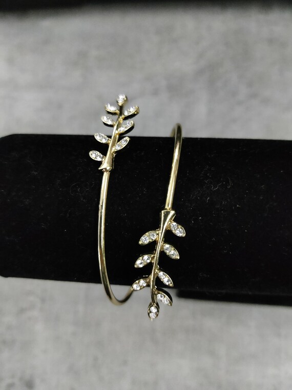 シルバーメタルのヴィンテージオープンバングルブレスレット - Etsy 日本