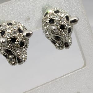 Pendientes vintage con pedrería de cristal en estilo alta joyería.