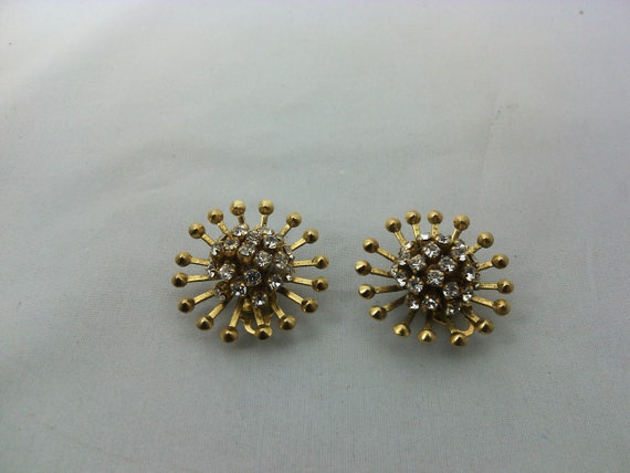 Signed BABYLONE PARIS These Vintage Clip Earrings in Gold