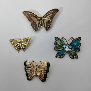 Broche Ancienne Sculptée En Forme De Papillon - Bijou Vintage D'occasion - Accessoire De Mode Rétro