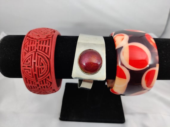 bracelet vintage jonc manchette de couleur rouge