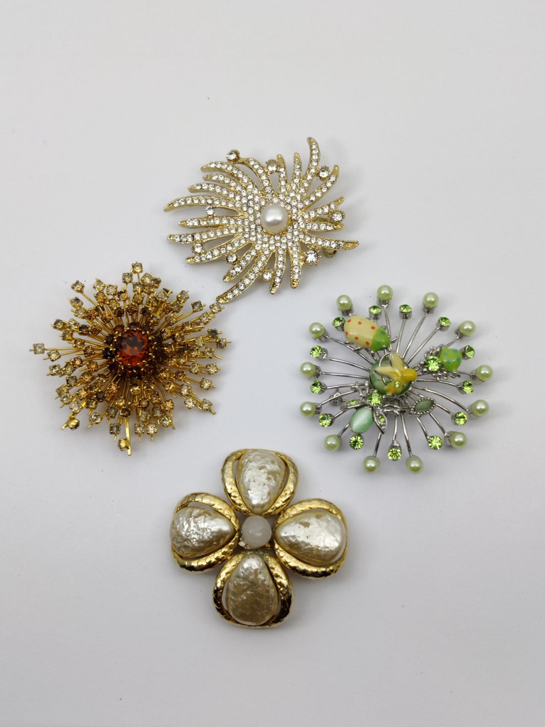 Lot De 2 Broches Vintage Fantaisie - Forme Fleur Florale En Métal Peint