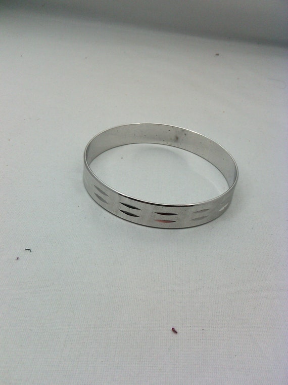 DESIGN - Bracelet jonc large en métal effet martelé - Argenté