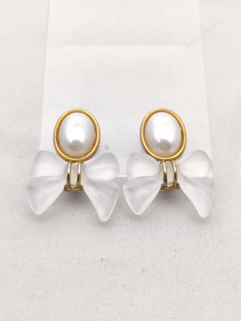 signed PARFUM GRES PARIS these vintage clip-on earrings in gold metal and satin glass image 1