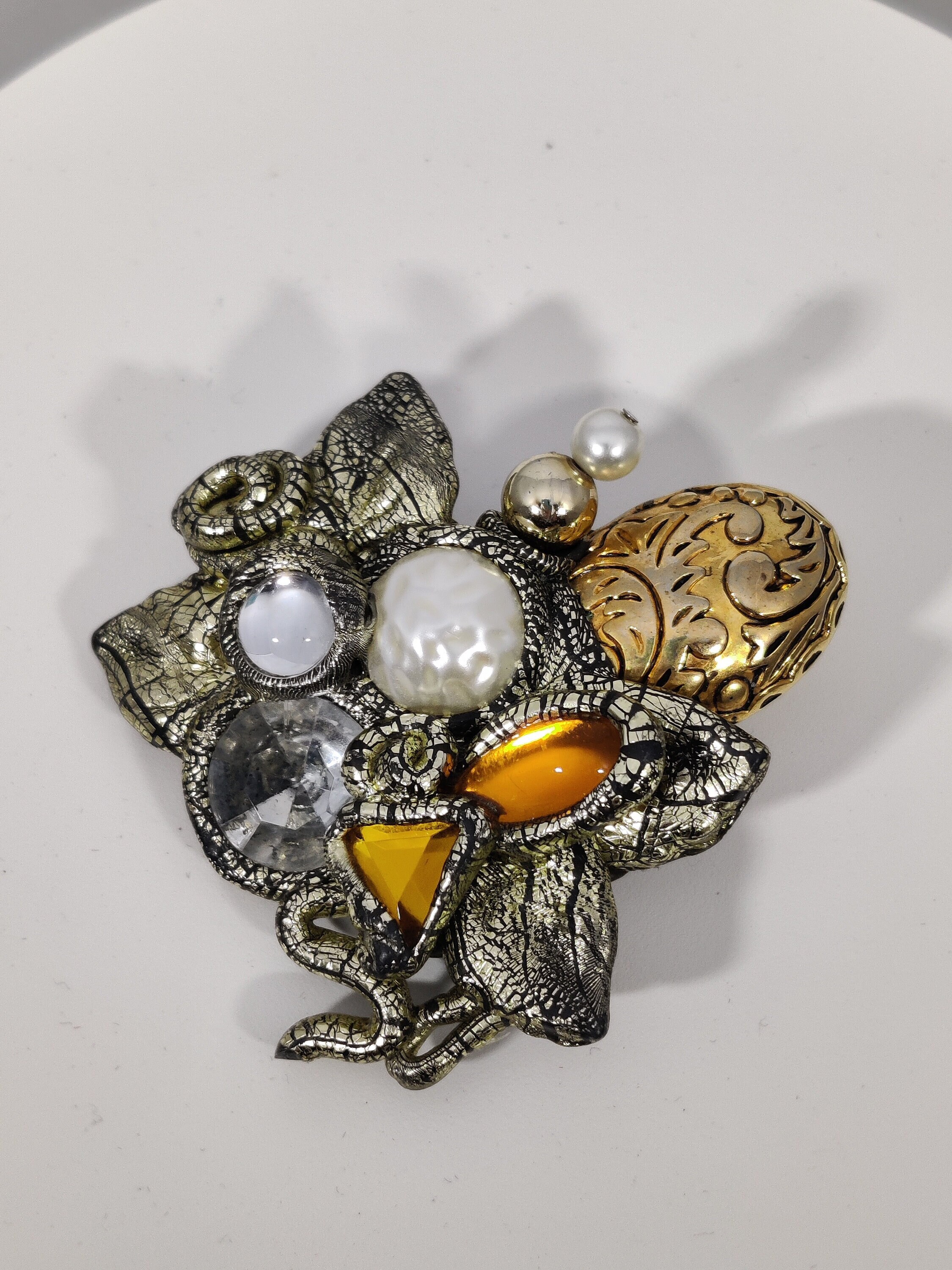 Vintage Brooches in the Shape of a Large Flower -  Hong Kong