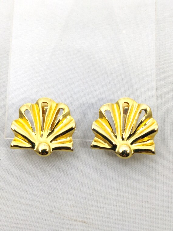 1 Paire de Boucles Oreilles à Clips Vintage Métal Doré Fantaisie 1970 Très Bon Etat - Montres & Bijoux