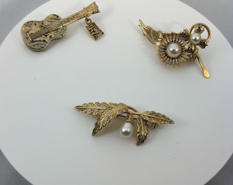Vintage gold brooches from Toledo