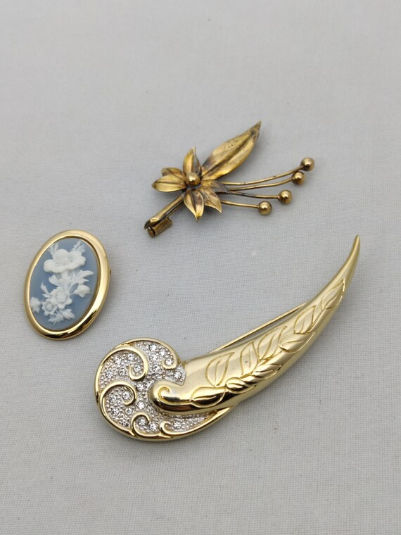 Lot broches vintage dorées – éléphant / œil / feuille style rétro chic - Montres & Bijoux
