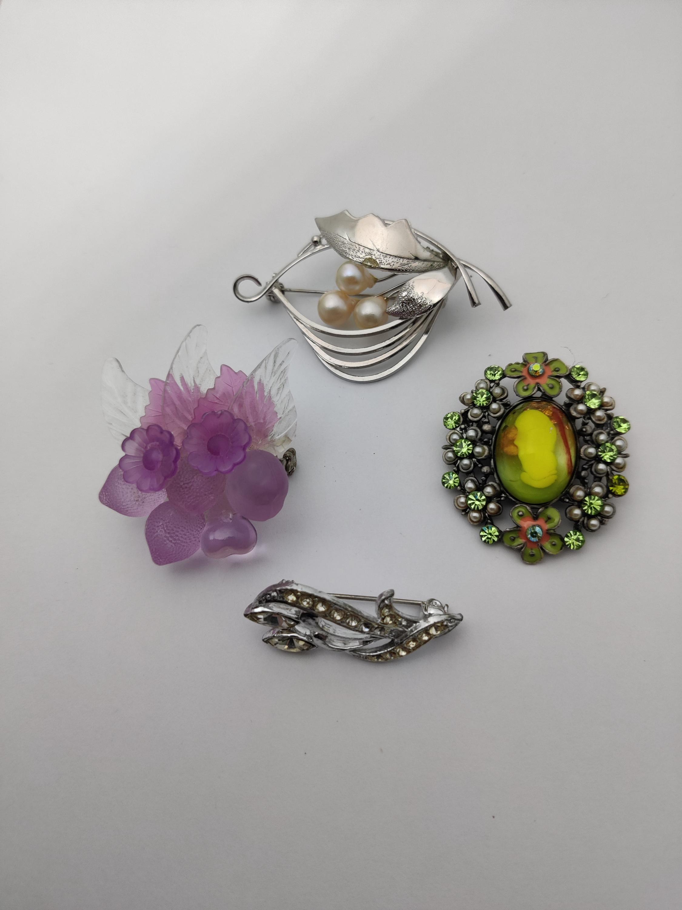 Rare Broche Ancienne En Plastique Et Métal - French Antique