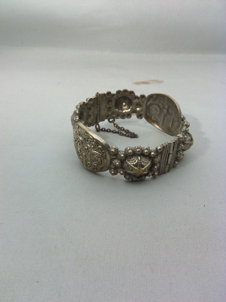 oriental bracelet articulated in vintage silver metal