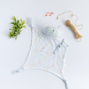 100% Coton Tricot Traveller Print Baby Toy Comforter