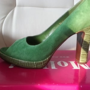 Adorables escarpins Mollini en cuir suédé vert, pointure 40, Chic
