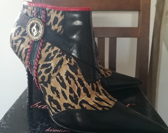 Fab Baby Phat leren luipaard satijnen enkellaarzen met hoge hak. Maat: US 10, EU 40 chic