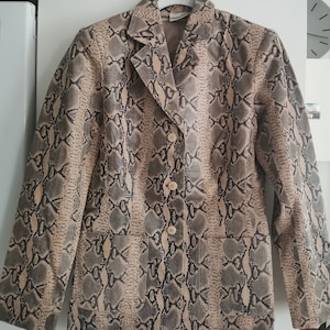 Fab python pattern leather blazer. Size US 6.Chic.