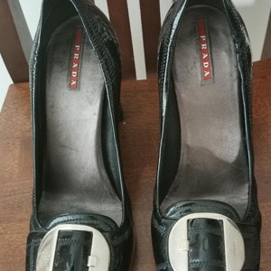 Fab Prada black patent leather heel pumps. Size 40. Chic.