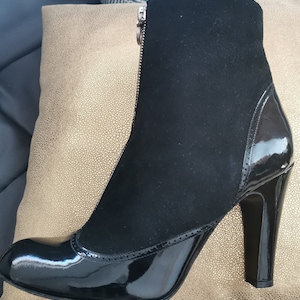 Fab Marc Jacobs high heel booties. Size US9M. Chic.
