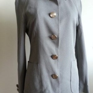 Fab Gianfranco FERRE-jas met grote metalen knopen. Maat IT 40 Small. Chique