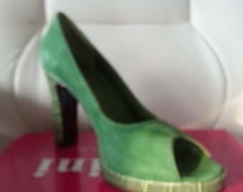 Lovely Mollini green suede leather pumps, size 40, Chic