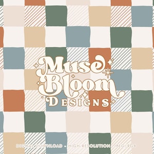 Può includere: Un download digitale di un motivo senza cuciture con un design a scacchi in tonalità di marrone, beige, verde e blu. Il motivo è sovrapposto al testo "Muse Bloom Designs".