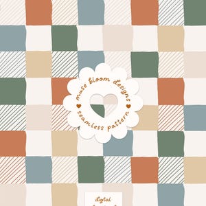 Può includere: Un motivo digitale senza cuciture caratterizzato da una griglia di quadrati in tonalità tenui di terracotta, verde salvia, blu polvere e beige. Alcuni quadrati contengono texture a linee diagonali. Un'etichetta centrale smerlata riporta la scritta muse bloom designs seamless pattern.