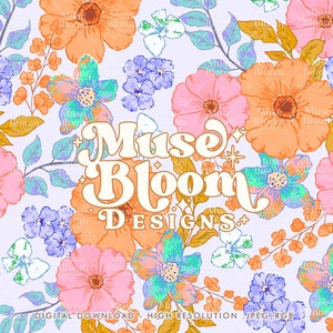 Könnte beinhalten: Ein nahtloses Muster mit verschiedenen bunten Blumen und Blättern auf einem hellvioletten Hintergrund. Der Text "Muse Bloom Designs" ist in einer Retro-Schriftart in der Mitte des Musters dargestellt.