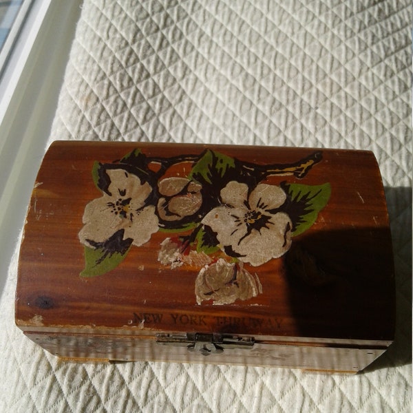 Vintage Cedar Box, New York Thruway Souvenir, Dogwood Blossom Decal, Mini Cedar Trunk, Circa 1950s