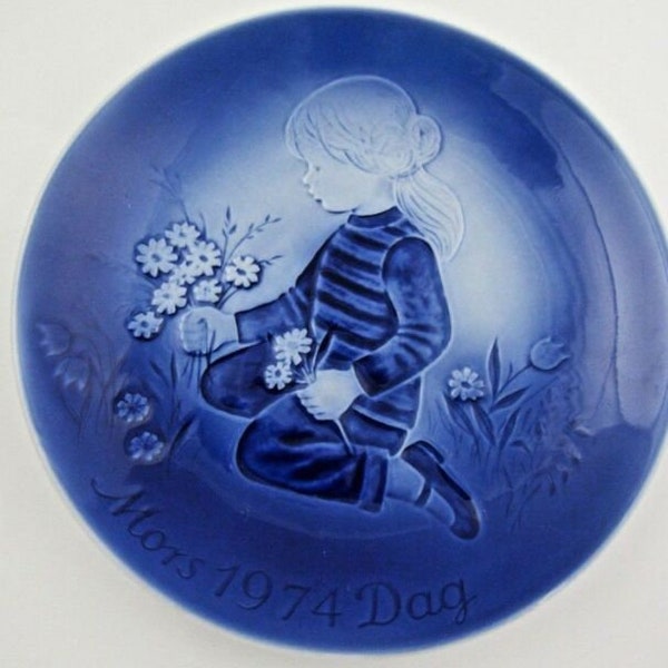Vintage DESIREE Denmark, "Mors Dag 1974" Plate, Daisies For Mother, Svend Jensen of Denmark, Mint Condition