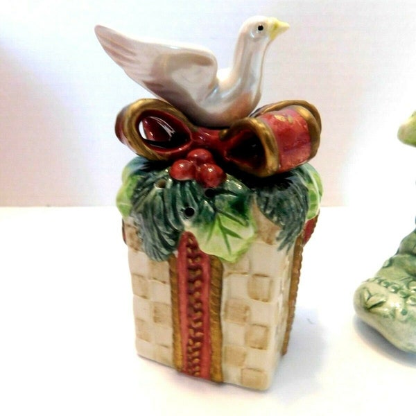 Vintage Fitz and Floyd, "Christmas Dove on Present" Shaker, Very Good Vintage Condition, 4" T x 2 1/2" W x 2 1/2" D, Hand-Painted China