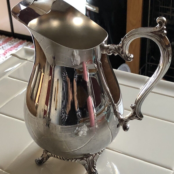 Vintage Wm Rogers Silverplate Pitcher, Number 817, Ice Guard, Four Curved Feet, USA, Like New Condition, 9" Tall